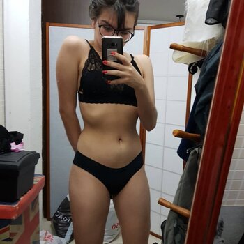 Niellefer / Danielle Ferreira / nielleferr Nude Leaks Photo 7