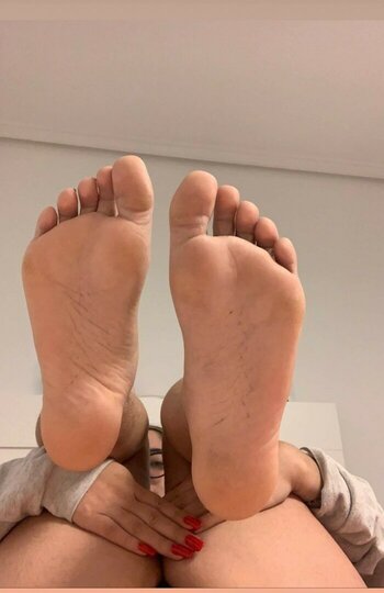 Nuriasero / feetvampire Nude Leaks OnlyFans Photo 8