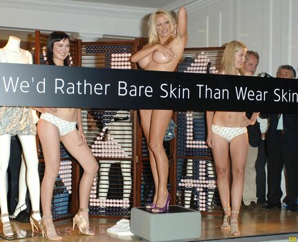 Pamela Anderson / pamelaanderson Nude Leaks Photo 2645
