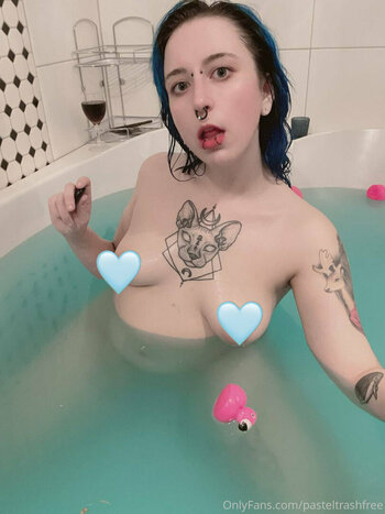 pasteltrashfree Nude Leaks Photo 2