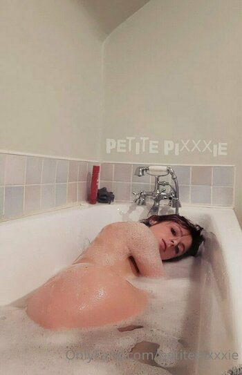 petitepixxxie / _petitepixie_ / petitepixie3 Nude Leaks OnlyFans Photo 25