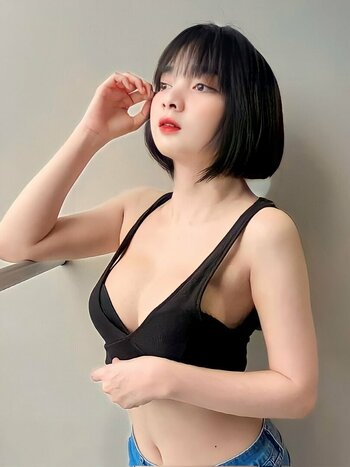 Phanomwan Chaiwayat / Phanomwan Fah / frozenyogirl_ / phanomwan_fah Nude Leaks Photo 18