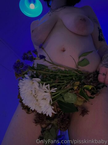 pisskinkbaby /  / Goddess Alice / Sentalice / Xalicee / a_licelee Nude Leaks OnlyFans Photo 18