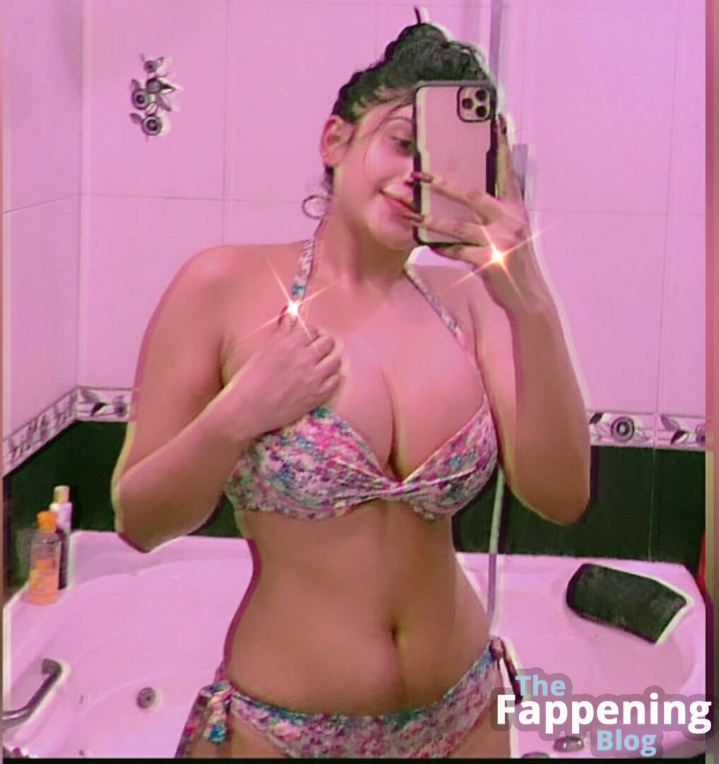 Piumi Hansamali / queenpiumi Nude Leaks OnlyFans Photo 1 | #TheFappening