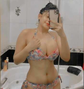 Piumi Hansamali / queenpiumi Nude Leaks OnlyFans Photo 3