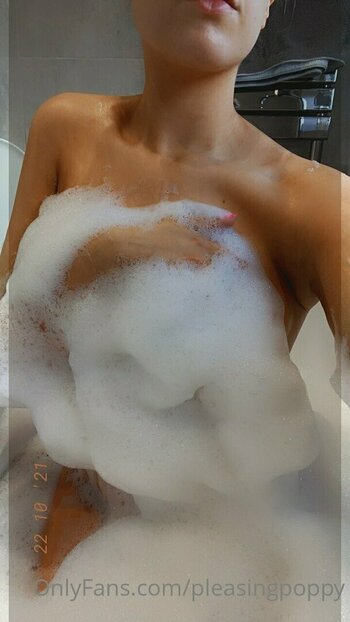 pleasingpoppy Nude Leaks Photo 15