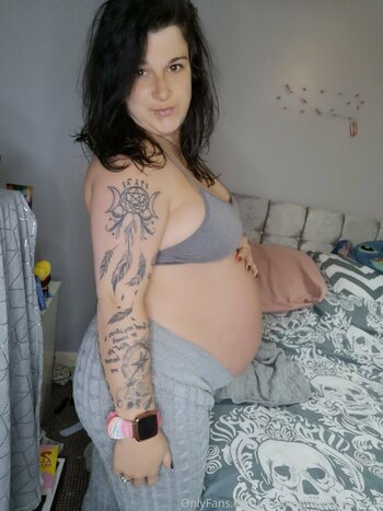 pregnantgothmama Nude Leaks Photo 27