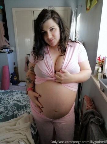 pregnantgothmama Nude Leaks Photo 31