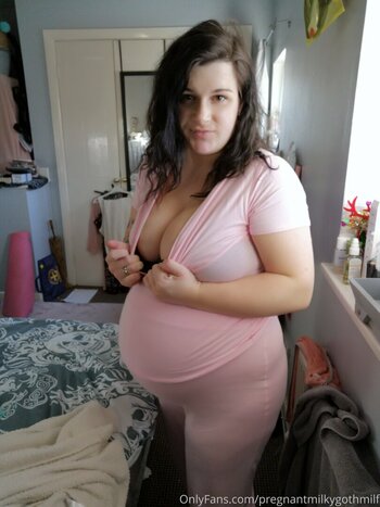 pregnantgothmama Nude Leaks Photo 37