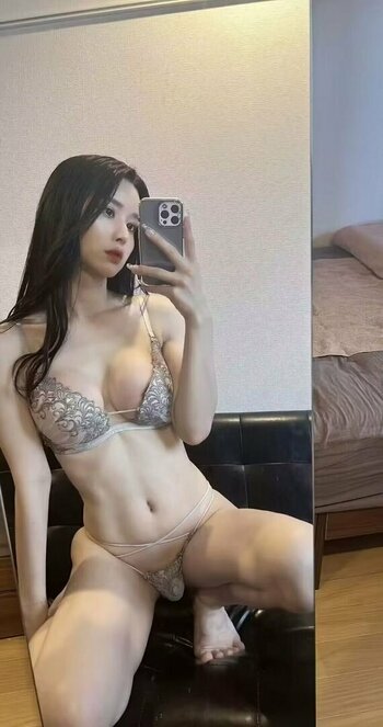 "Who Is She" / ashleytransgirl / unknown trans' girls in here Nude Leaks Photo 8