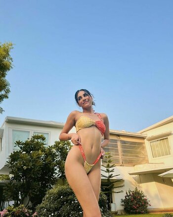 Radhika Seth / radhikasethh Nude Leaks Photo 4