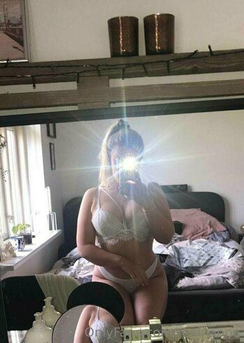 realnanna Nude Leaks Photo 5