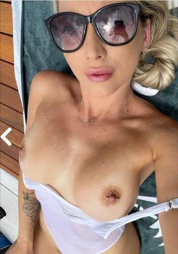 Rebecca Lobie / rebecca_lobie Nude Leaks Photo 1