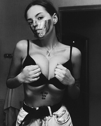 Ritaflores69 / Pussy Riot Nude Leaks Photo 4
