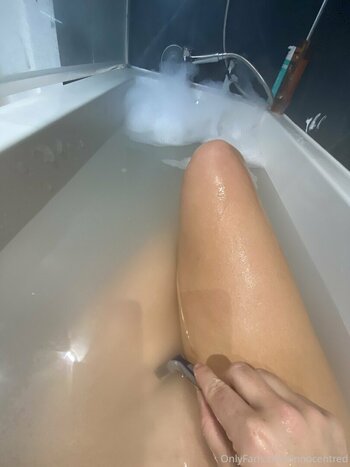 Robyn Allan / _robynallan_ Nude Leaks Photo 2