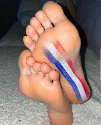 Rooxaanee Feet / rooxaanee_feet / rooxy_french Nude Leaks OnlyFans Photo 2