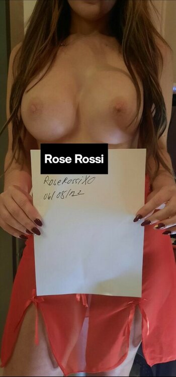Roserossixoxo / Rose Rossi / roseyposeyxoxo / rosiexox2 Nude Leaks OnlyFans Photo 2