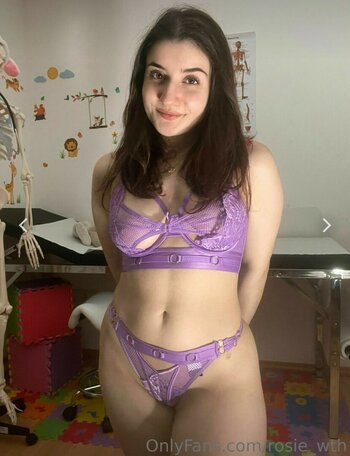 rosie_wth / rosiehw Nude Leaks OnlyFans Photo 19