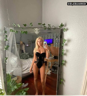 Sarah Argabrite / leaked Snapchat / sarahargabrite / sarahbrite18 Nude Leaks OnlyFans Photo 1