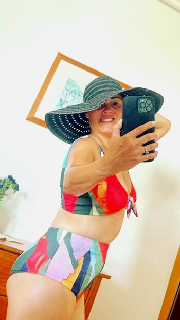 Sarah Cawood / TV Presenter / sarahcawood Nude Leaks Photo 20
