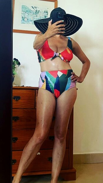 Sarah Cawood / TV Presenter / sarahcawood Nude Leaks Photo 21