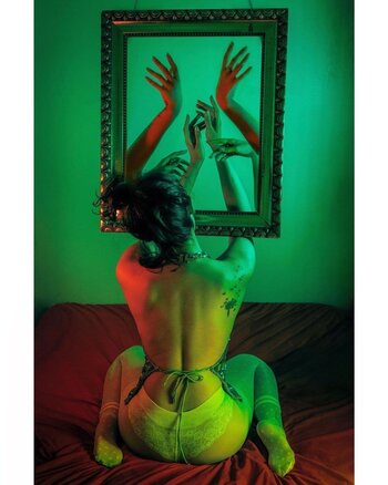 Sayna Soleimanpour / Saynarte Nude Leaks Photo 19
