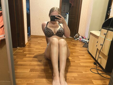 Selfika / sexiisyl Nude Leaks OnlyFans Photo 2