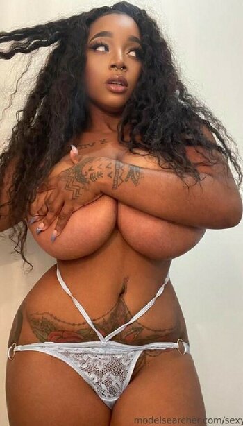 SexyJuicy / sexy_juicy_gh Nude Leaks OnlyFans Photo 1