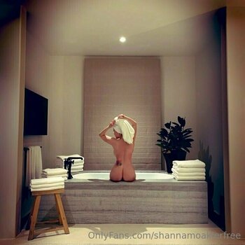shannamoaklerfree Nude Leaks Photo 26