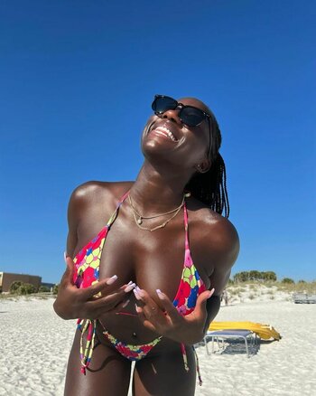 Shellece / Shelly P / The Bahamian Hottie (thebahamianhottie / shellyp.yt / shellyypyt / thebahamianhottie Nude Leaks OnlyFans Photo 4