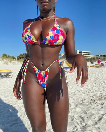 Shellece / Shelly P / The Bahamian Hottie (thebahamianhottie / shellyp.yt / shellyypyt / thebahamianhottie Nude Leaks OnlyFans Photo 7