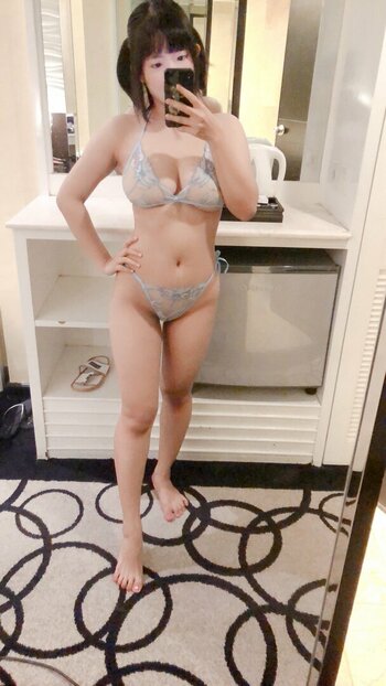 Sherly Yukimo / hiyukimos Nude Leaks OnlyFans Photo 4