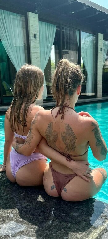 Silvia and Eveline Dellai Nude Leaks Photo 34