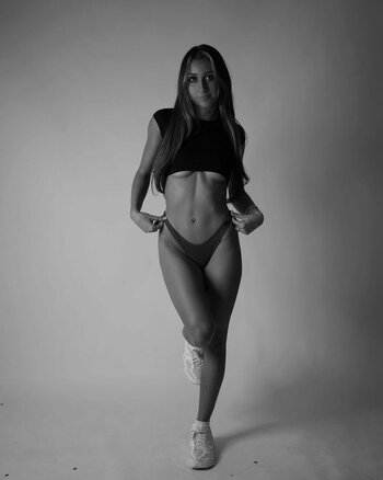 Simi Estelle / chicagodomme / simsimsimsimii Nude Leaks OnlyFans Photo 4