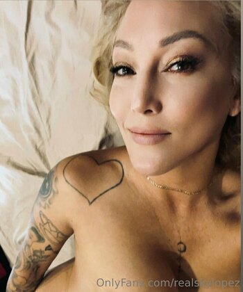 Sky Lopez / Corrie Rachelle / realskylopez / sky_springbreak_lopez Nude Leaks OnlyFans Photo 6