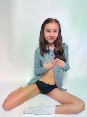 Sunny Emily / Yellowmood / emily.teen.model / sunnyemy Nude Leaks OnlyFans Photo 32