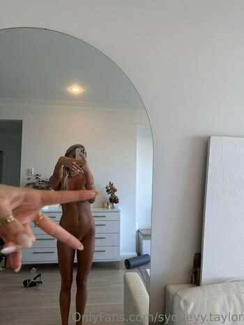 sydneyy.taylor Nude Leaks Photo 21