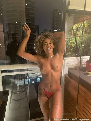 Thais Gomes / tha.gomes / thaisggomes Nude Leaks OnlyFans Photo 4