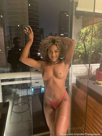 Thais Gomes / tha.gomes / thaisggomes Nude Leaks OnlyFans Photo 5