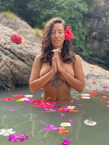 Thais Yoga / Thaisyoga / extremely sexy / layla_yoga / thaisyyoga Nude Leaks OnlyFans Photo 7
