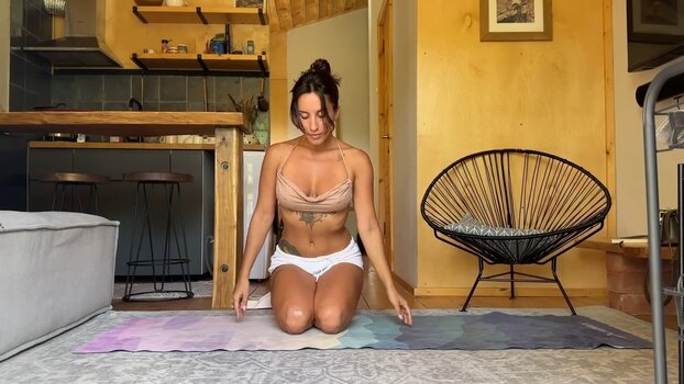 Thais Yoga / Thaisyoga / extremely sexy / layla_yoga / thaisyyoga Nude Leaks OnlyFans Photo 10