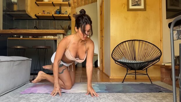 Thais Yoga / Thaisyoga / extremely sexy / layla_yoga / thaisyyoga Nude Leaks OnlyFans Photo 26