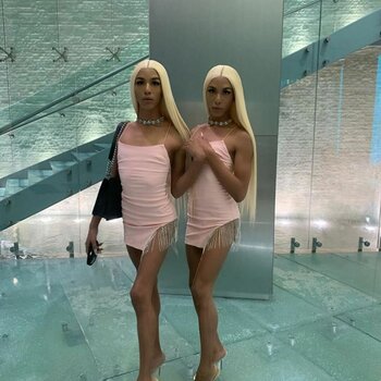 The Cash Twins / gabriellecash / thecashtwinss Nude Leaks OnlyFans Photo 1