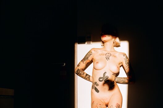 The Saddest Goddess / hurricanenamedember / thesaddestgoddess Nude Leaks OnlyFans Photo 13