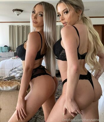 The Sysak Twins / thenaturaltwins / thesysaktwins Nude Leaks OnlyFans Photo 9