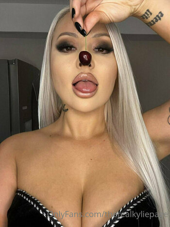 therealkyliepage / Kylie Page / kyliepagexo / lovekyliepage Nude Leaks OnlyFans Photo 21