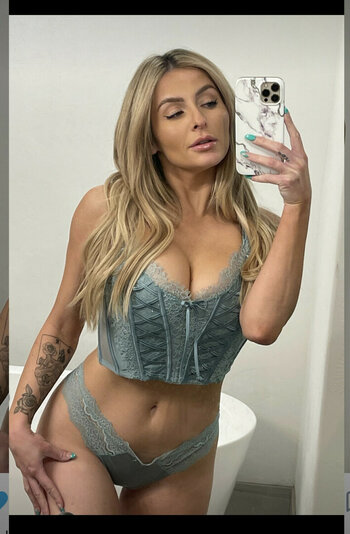 Thewifespot / kaitlynwithak / thekaitlyn_ Nude Leaks OnlyFans Photo 9