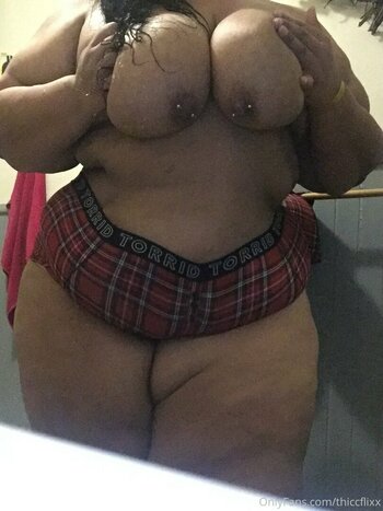thiccflixx Nude Leaks Photo 14