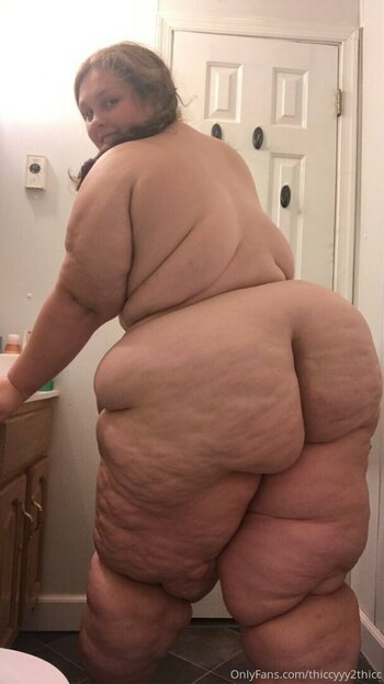 thiccyyy2thicc Nude Leaks Photo 1