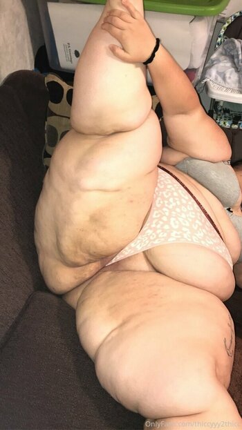 thiccyyy2thicc Nude Leaks Photo 35